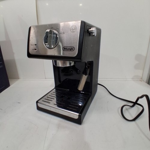 DELONGHI 15-BAR ADVANCED ESPRESSO MACHINE AND CAPUCCINO MAKER - BLACK/STAINLESS STEEL - (MODEL: ECP3220) image 3