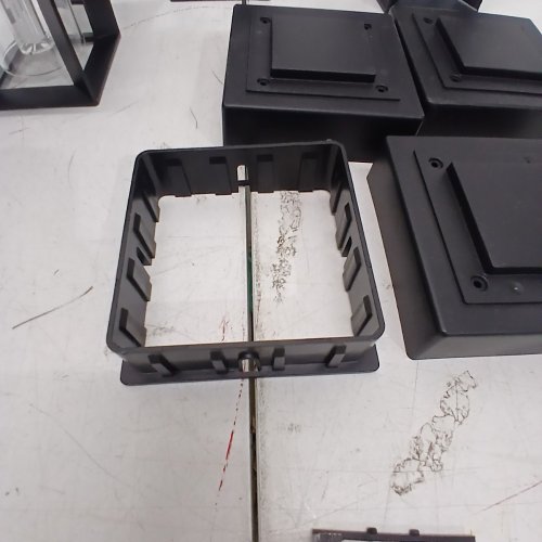 4PK NATURALLY SOLAR WALL/POST ACCENT LIGHTS - 25LM - BLACK (MODEL: 1938011) image 3