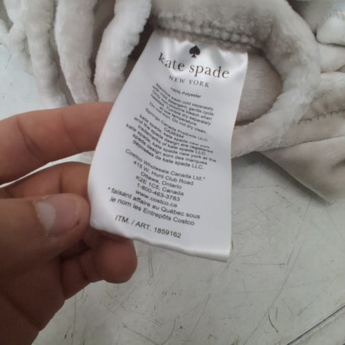 KATE SPADE PLUSH THROW BLANKET - 60" X 70" - BEIGE/WHITE (MODEL : 1859162) image 3
