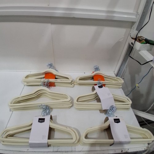 100PK AMAZON BASICS VELVET NON-SLIP SUIT CLOTHES HANGERS - BEIGE image 3