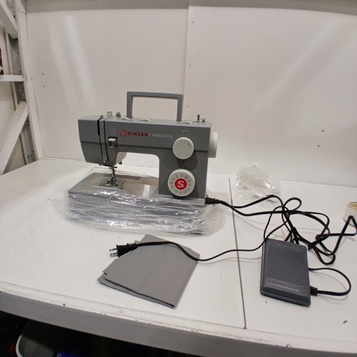 SINGER 4452 HEAVY DUTY SEWING MACHINE, GREY image 3