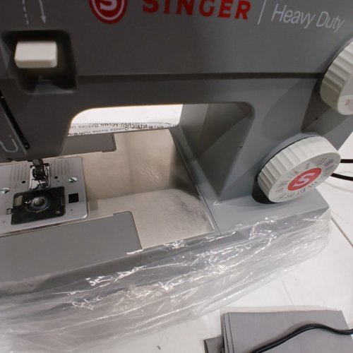 SINGER 4452 HEAVY DUTY SEWING MACHINE, GREY image 4