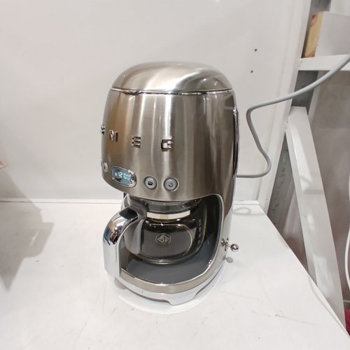 SMEG 1950'S RETRO STYLE DIGITAL DISPLAY COFFEE MAKER - 10 CUPS - STAINLESS STEEL (MODEL: DCF02SSUS) image 3