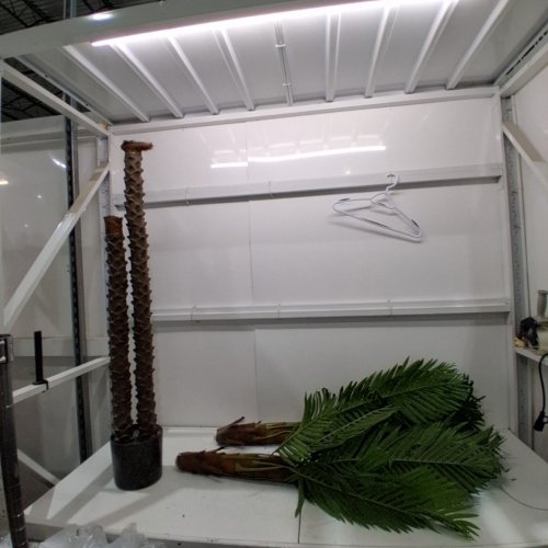 LIFELIKE OUTDOOR ARTIFICIAL PALM TREE - 8FT - GREEN/BLACK image 2