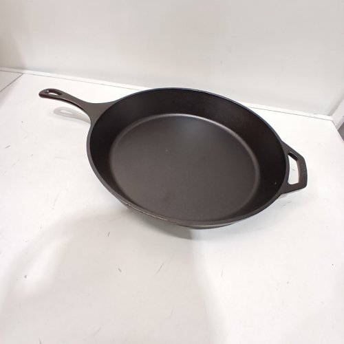 LODGE PRE-SEASONED CAST IRON SKILLET - 15" (MODEL: L14SK3) image 2