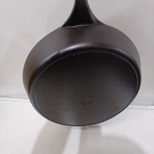 LODGE PRE-SEASONED CAST IRON SKILLET - 15" (MODEL: L14SK3) image 3