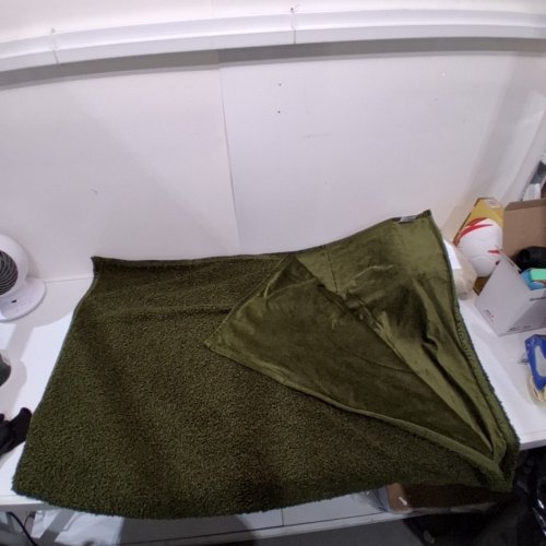 ROOTS HOME SHERPA THROW BLANKET - 50" X 70" - GREEN/WHITE (ITEM: 2620482) image 3