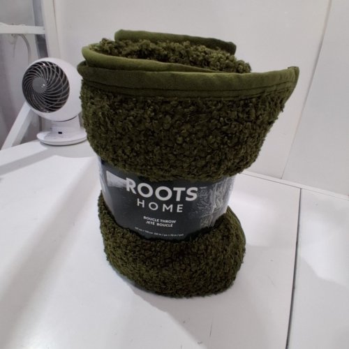 ROOTS HOME SHERPA THROW BLANKET - 50" X 70" - GREEN/WHITE (ITEM: 2620482) image 4
