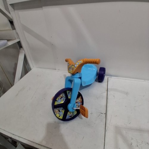 BLUEY KIDS RIDE-ON FLY WHEELS TRICYCLE - MAX 35LBS - BLUE image 2