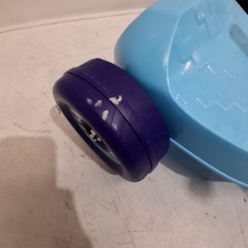 BLUEY KIDS RIDE-ON FLY WHEELS TRICYCLE - MAX 35LBS - BLUE image 5