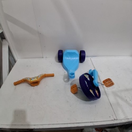 BLUEY KIDS RIDE-ON FLY WHEELS TRICYCLE - MAX 35LBS - BLUE image 6