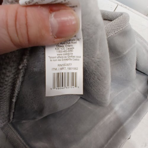FUZZY THROW BLANKET - 57.5" X 67.5" - GREY (MODEL: 1901562) image 2