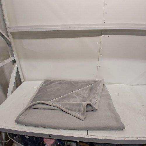 FUZZY THROW BLANKET - 57.5" X 67.5" - GREY (MODEL: 1901562) image 3