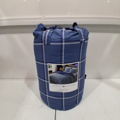 3PC TOMMY HILFIGER COMFORTER SET - QUEEN - NAVY BLUE/BLUE/WHITE (MODEL: 1976201) image 2
