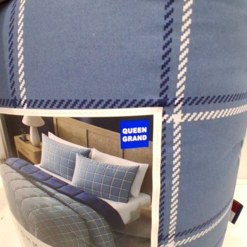 3PC TOMMY HILFIGER COMFORTER SET - QUEEN - NAVY BLUE/BLUE/WHITE (MODEL: 1976201) image 3