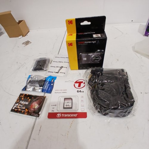 KODAK DIGITAL CAMERA KIT WITH SD CARD, CHARGER, USB STICK AND CASE - BLACK (MODEL: FZ45) image 4
