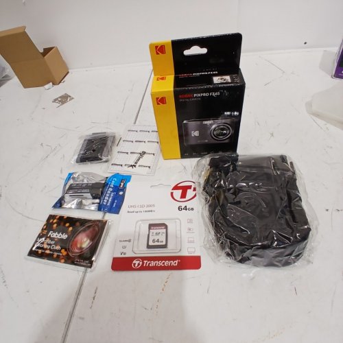 KODAK DIGITAL CAMERA KIT WITH SD CARD, CHARGER, USB STICK AND CASE - BLACK (MODEL: FZ45) image 5