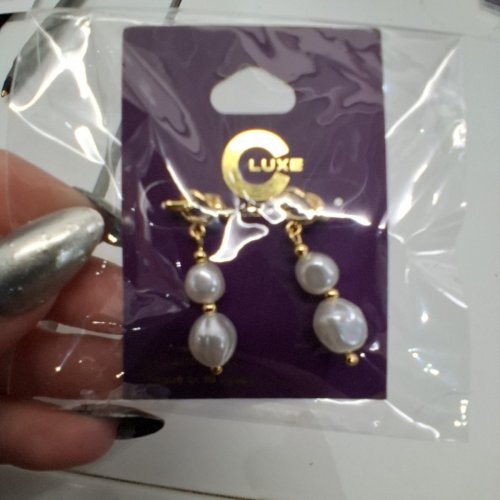 GIRLS LUXE BY CLAIRE'S DANGLE PEARL EARRINGS - GOLD-TONE AND WHITE (STYLE: B0137-3) image 4