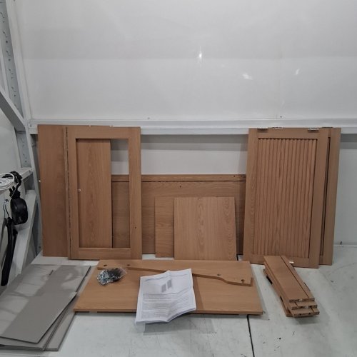 SMUXEE DOUBLE TILT OUT LAUNDRY HAMPER CABINET WITH SMALL FLUTED DOORS & 2 REMOVABLE FABRIC BASKETS - 27.5" X 26" X 13.7" - OAK (MODEL: XSZKZYL001) image 3