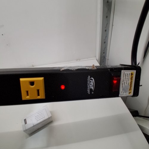 ROCKETSOCKET HEAVY DUTY SURGE PROTECTOR 12-OUTLET POWER STRIP BAR - BLACK/YELLOW image 2