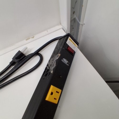ROCKETSOCKET HEAVY DUTY SURGE PROTECTOR 12-OUTLET POWER STRIP BAR - BLACK/YELLOW image 4