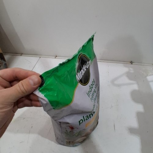 MIRACLE-GRO INDOOR POTTING MIX - 8.8L image 3