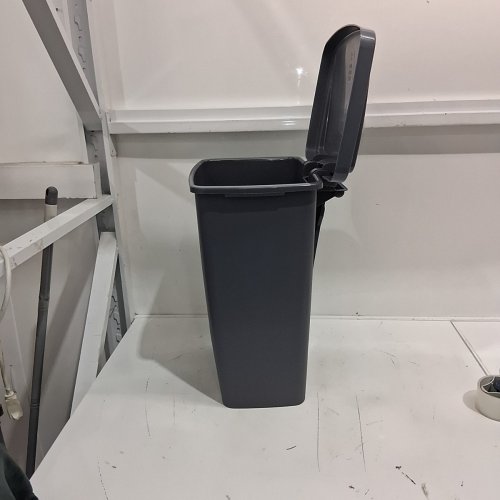 RUBBERMAID PLASTIC STEP ON TRASH CAN - 8.3GAL - GREY image 4