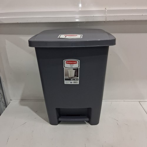 RUBBERMAID PLASTIC STEP ON TRASH CAN - 8.3GAL - GREY image 5