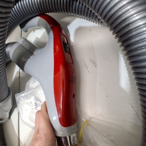 NADAIR CENTRAL VACUUM UNIVERSAL LOW-VOLTAGE HOSE- 40FT- GREY/RED image 3