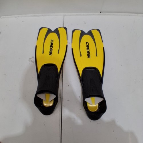 UNISEX CRESSI ITALIAN MADE AGUA SNORKELING FINS WITH SELF-ADJUSTABLE COMFORTABLE FULL FOOT POCKET - 3.5/4.5 - YELLOW image 3