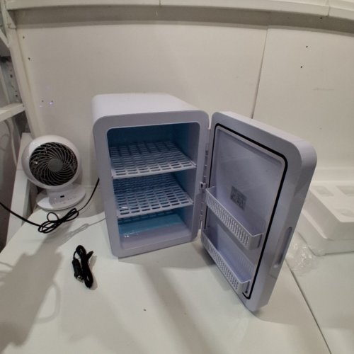 YOPOWER MINI PORTABLE COMPACT PERSONAL THERMOELECTRIC FRIDGE COOLER BOX WITH LUGS FOR HOME OUTLET & 12V CAR CHARGER - 220V - 22L - BLUE (MODEL: AQ-22L) image 4