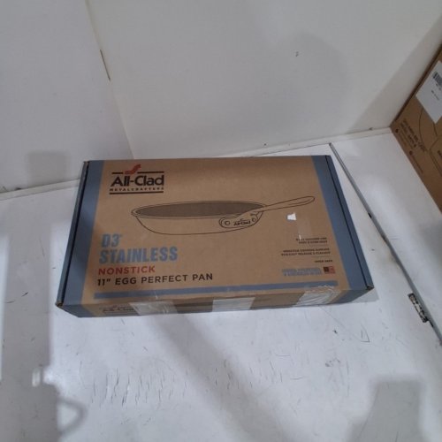 ALL-CLAD D3 NONSTICK EGG PERFECT PAN - 11" image 4