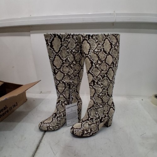 WOMAN'S SNAKE SKIN KNEE HIGH BOOTS - 8 image 3