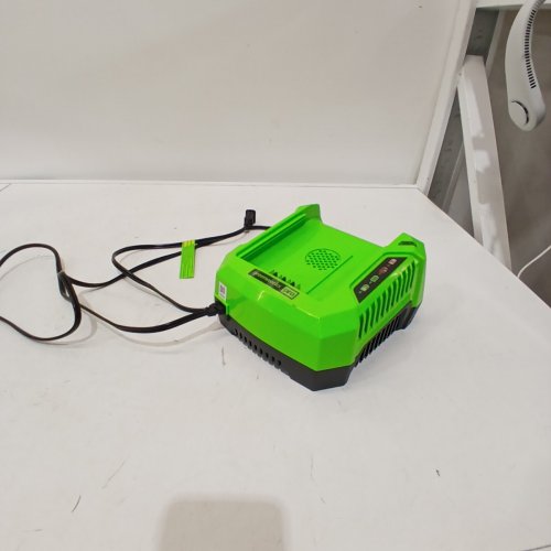 GREENWORKS PRO 80V LITHIUM ION SINGLE PORT RAPID BATTERY CHARGER (MODEL : GCH8040) image 2