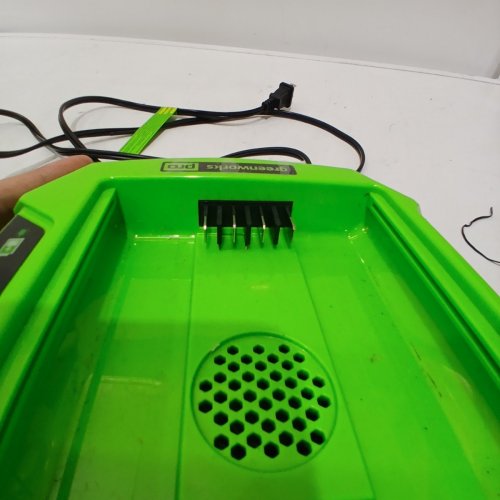 GREENWORKS PRO 80V LITHIUM ION SINGLE PORT RAPID BATTERY CHARGER (MODEL : GCH8040) image 3
