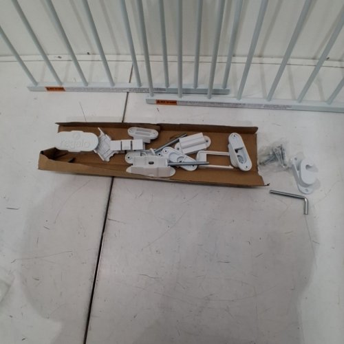 REGALO EXTRA WIDE 2-IN-1 TOP OF STAIRWAY & HALLWAY SAFETY GATE WITH MOUNTING KIT - 24"-40.5" X 28.75" - WHITE (MODEL : 1250DS) image 3