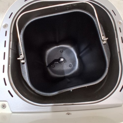 AMAZON BASICS PROGRAMMABLE BREAD MAKER 2LB NON-STICK image 3