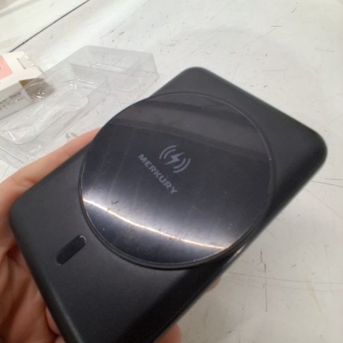 MERKURY MAGNETIC WIRELESS CHARGER WITH 5000MAH POWER BANK - BLACK image 4