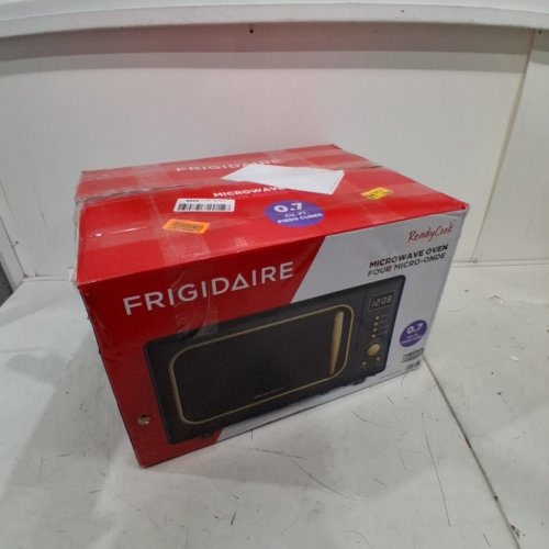 FRIGIDAIRE RETRO MICROWAVE OVEN - 0.7CU.FT - 700W - RETRO BLACK/GOLD (MODEL: EMW788-BLACKGLD) image 11