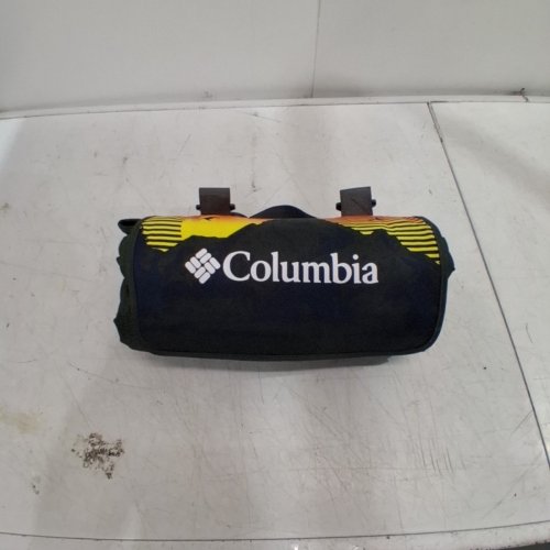 COLUMBIA DURABLE OUTDOOR BLANKET WITH CARRY STRAP - 72" X 72" - GREEN/MULTICOLOUR image 4