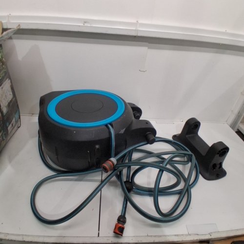 GARDENA FROST-PROOF WALL-MOUNTED AUTO-RETRACTABLE HOSE REEL - 115FT - BLACK/TURQUOISE (MODEL: 18630-37) image 2