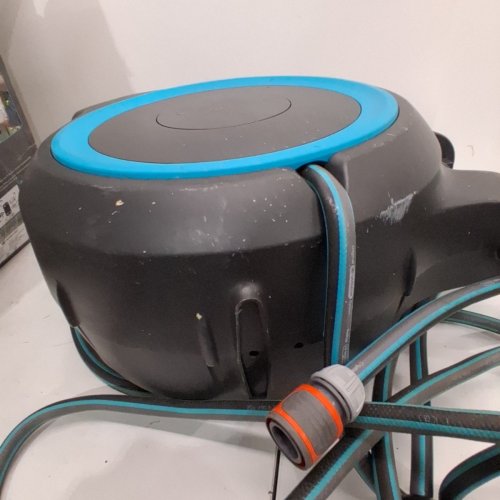 GARDENA FROST-PROOF WALL-MOUNTED AUTO-RETRACTABLE HOSE REEL - 115FT - BLACK/TURQUOISE (MODEL: 18630-37) image 3