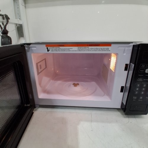 DANBY 700W COUNTERTOP MICROWAVE - 0.7 CU.FT - BLACK (MODEL: DBMW0721BBB) image 3