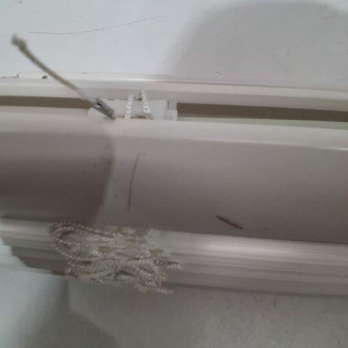 DEZ FURNISHINGS CORDLESS NO TOOLS MAGNET MINI BLINDS - 25"X42" - WHITE (MODEL: 1DWT250420) image 4
