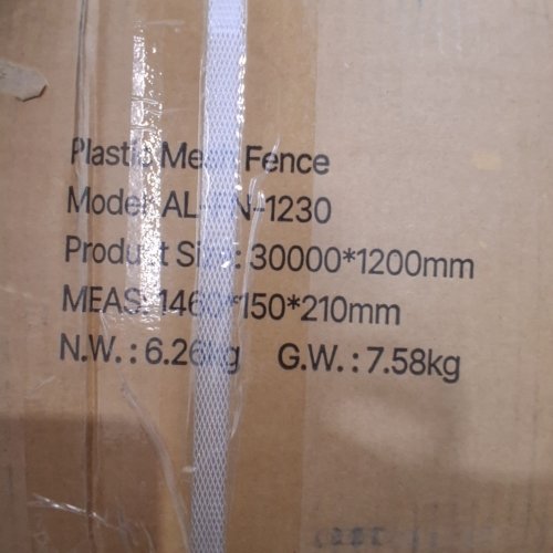 VEVOR PLASTIC MESH FENCING TEMPORARY FENCE WITH POSTS - 3.9 X 98.4 FT - GREEN image 2
