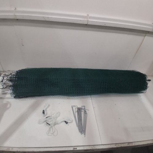 VEVOR PLASTIC MESH FENCING TEMPORARY FENCE WITH POSTS - 3.9 X 98.4 FT - GREEN image 3