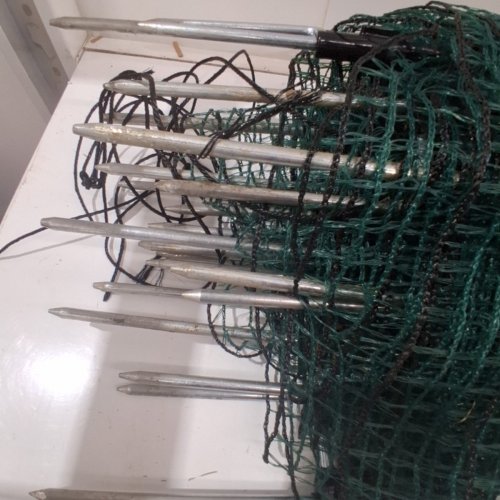 VEVOR PLASTIC MESH FENCING TEMPORARY FENCE WITH POSTS - 3.9 X 98.4 FT - GREEN image 5