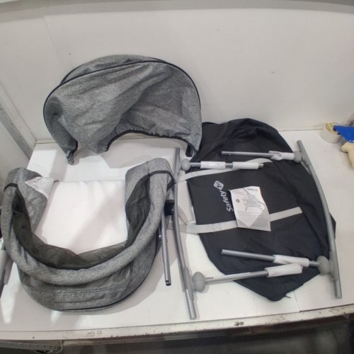 SAFETY 1ST NAP AND GO ROCKING BASSINET WITH TRAVEL BAG image 3