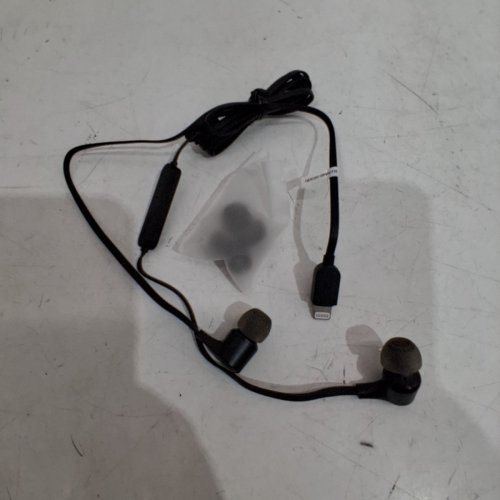 ONN. WIRED IN-EAR EARPHONES WITH LIGHTNING CONNECTOR MADE FOR IPHONE/IPAD/IPOD - BLACK (MODEL : AAABLK100024621) image 2