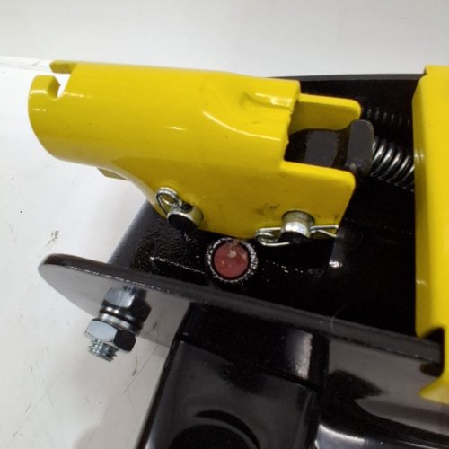 VEVOR HEAVY DUTY LOW PROFILE FLOOR JACK WITH SINGLE PISTON HYDRAULIC PUMP - 2.5 TON MAX - YELLOW (MODEL: WD-A-02250-A00-0) image 3